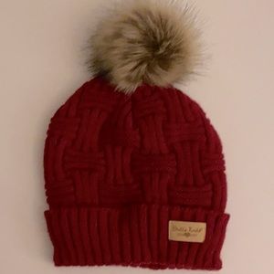 Beanie with faux fur pom pom